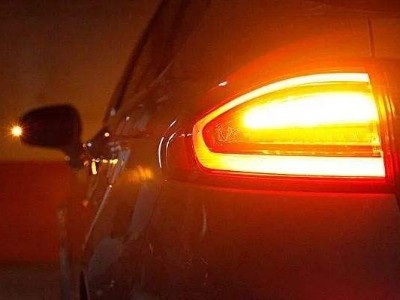 汽車轉向燈瞬間膠方案，聚力牌瞬間膠具有高性能高強度不發白