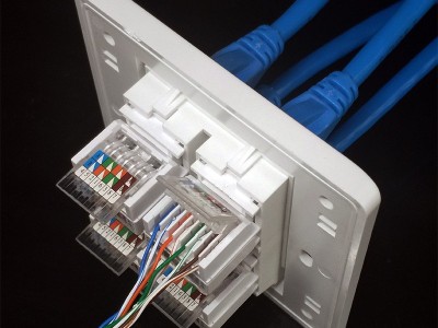 連接器端子排線用膠案例，聚力電子排線UV膠快速固化密封絕緣