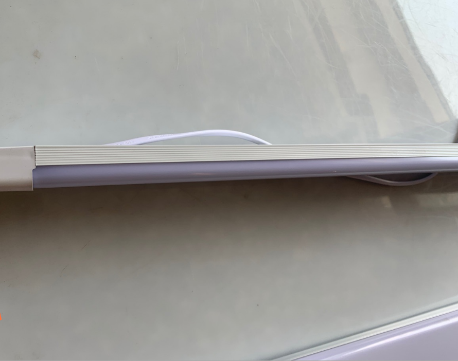 LED燈管塑料粘接膠水，聚厲ABS膠水符合環(huán)保要求快速定位