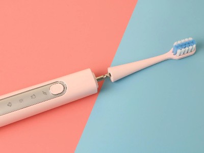 時代風(fēng)靡的電動牙刷用什么防水瞬間膠粘接呢？
