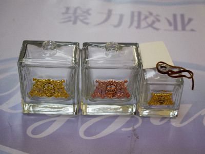 UV膠水，高強(qiáng)度無(wú)膠痕的玻璃和金屬粘接膠水！
