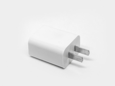 手機充電器粘接膠水案例，聚力牌一款適合耐老化密封絕緣的電子電器密封膠